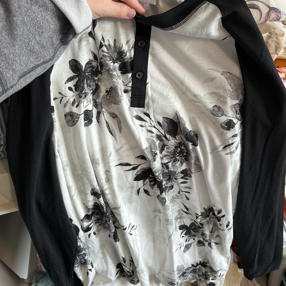 LuLaRoe Tops - Lularoe Henley Large